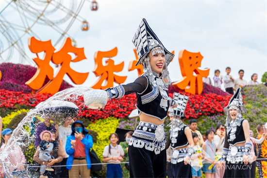 乐配资 7月5日起七彩云南古滇度假区开启盛夏狂欢季活动 带你“一日看遍 25 个少数民族风情”